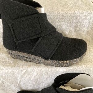 NWOT Asportuguesas black wool bootie